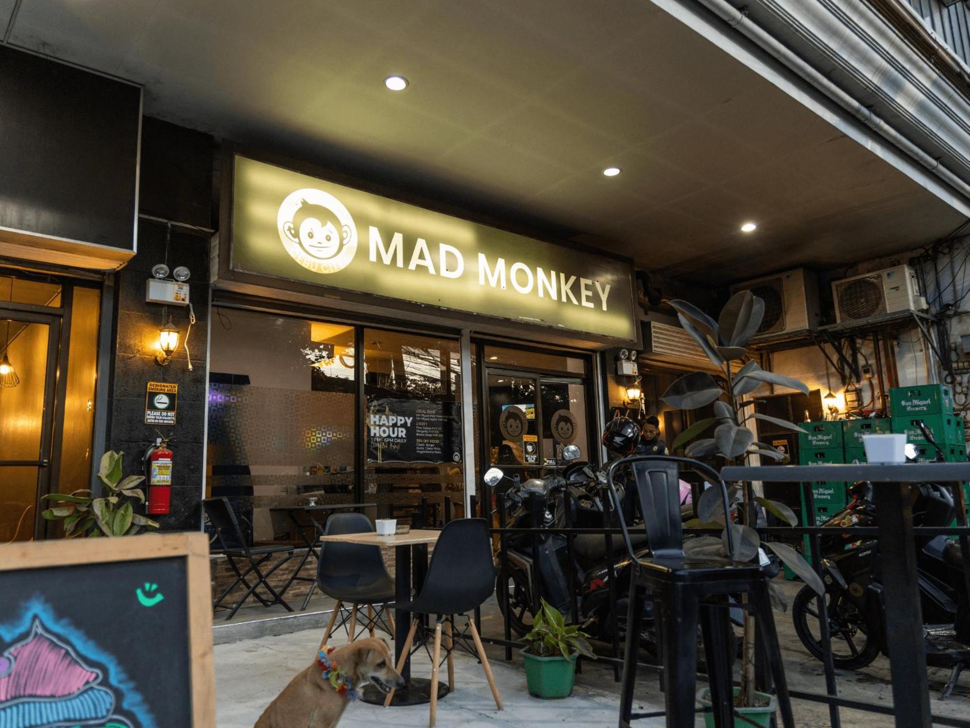 Mad Monkey Cebu City (Adults Only) Hostel Buitenkant foto