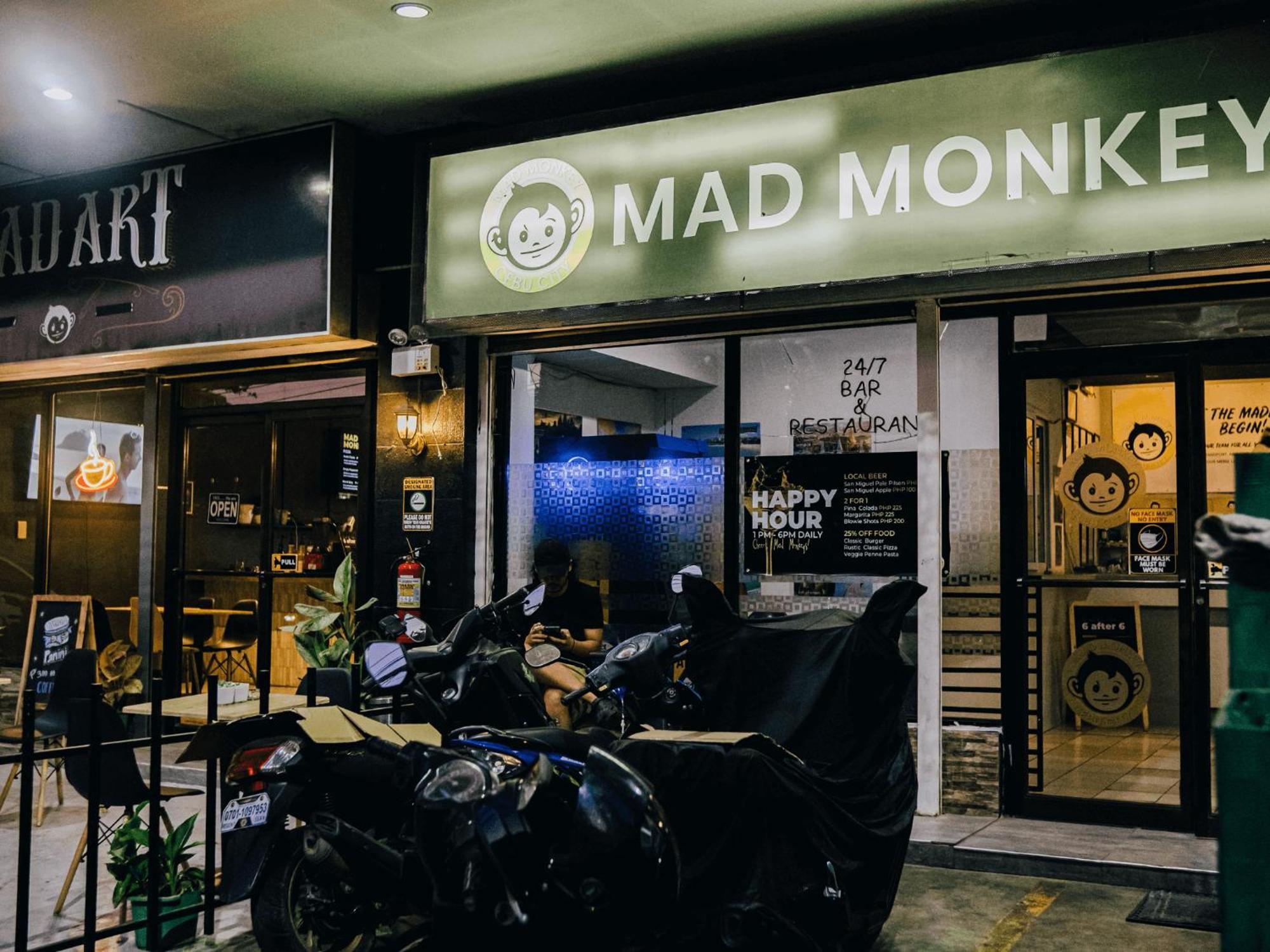 Mad Monkey Cebu City (Adults Only) Hostel Buitenkant foto