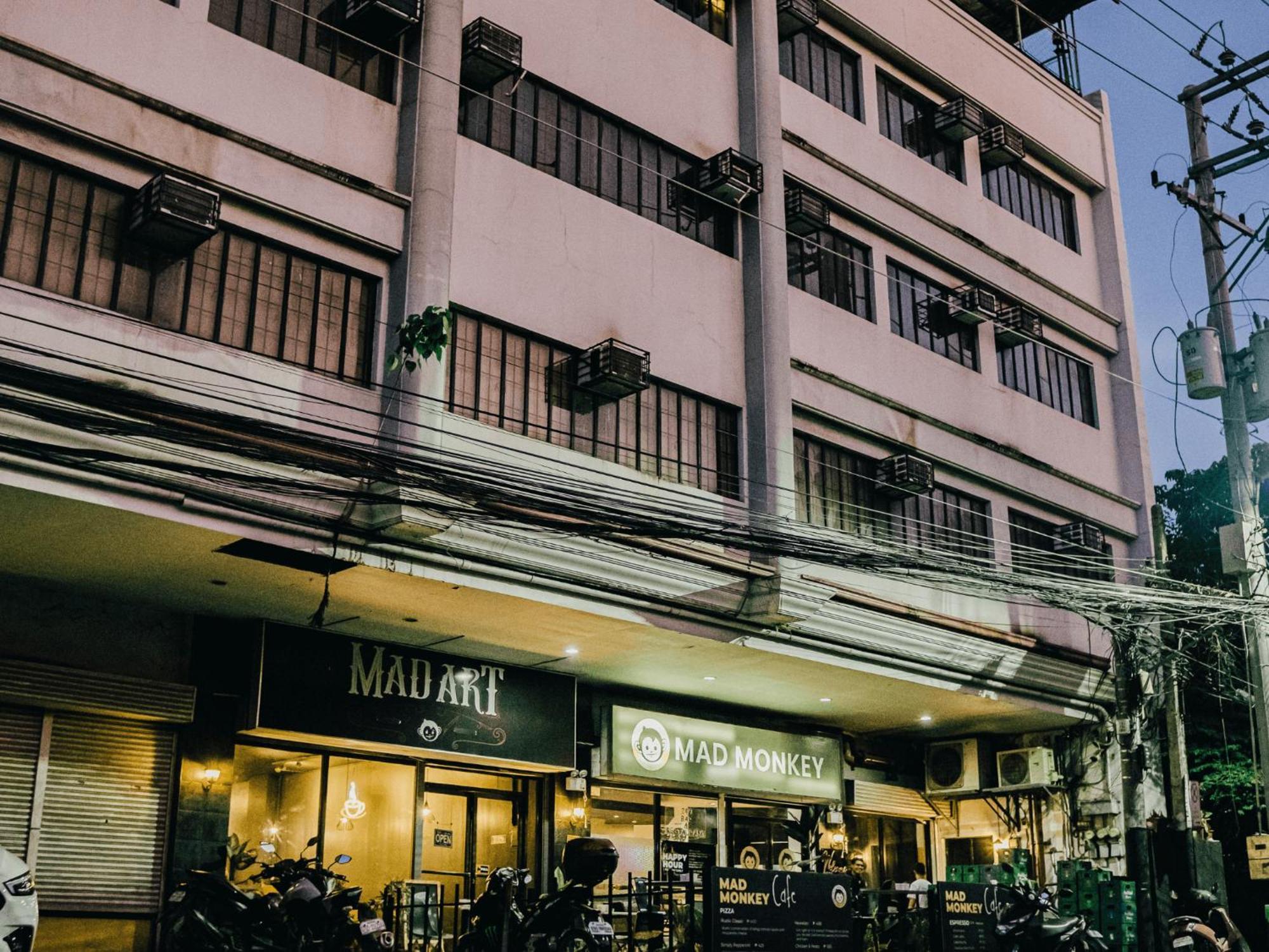 Mad Monkey Cebu City (Adults Only) Hostel Buitenkant foto