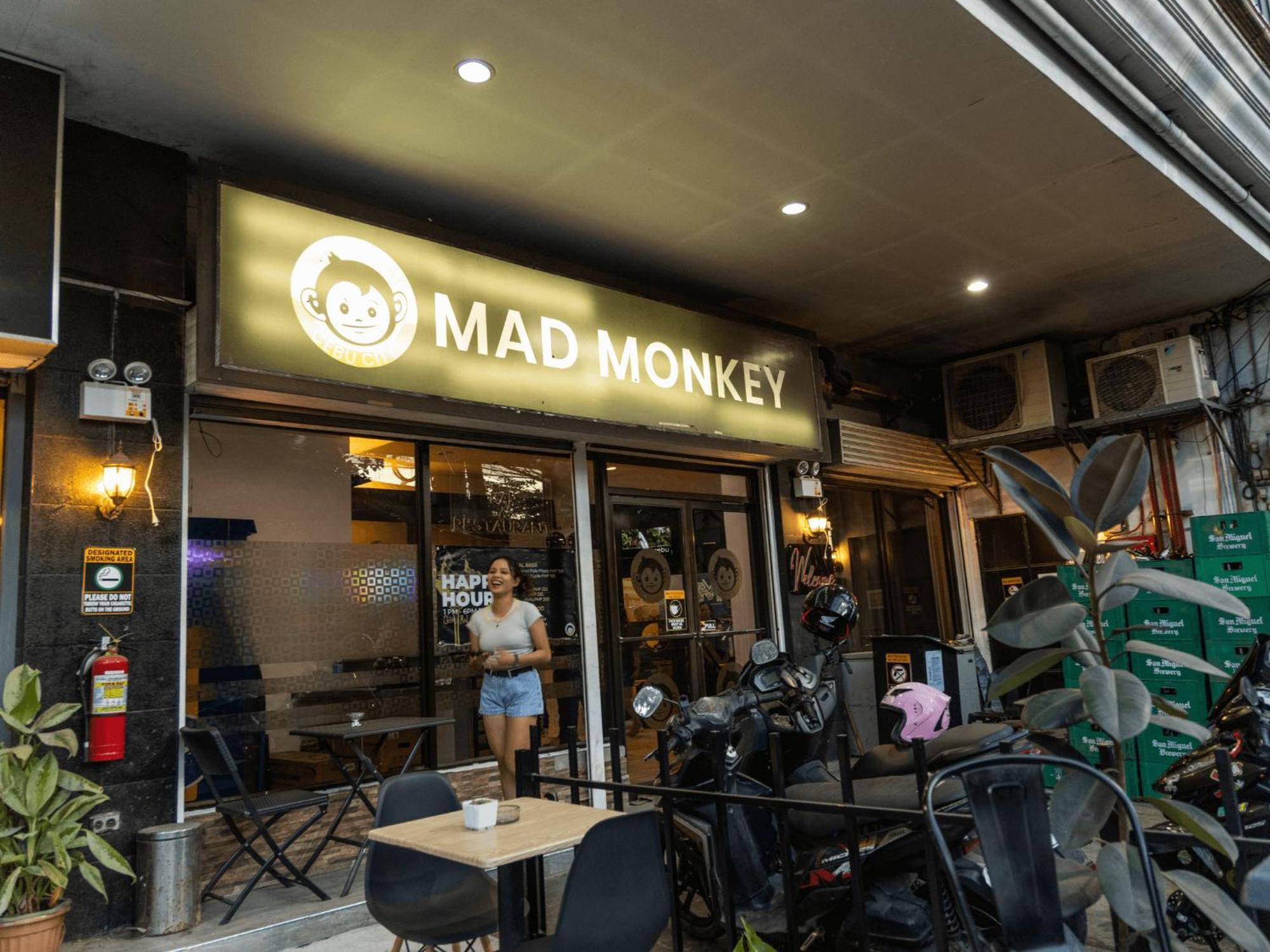 Mad Monkey Cebu City (Adults Only) Hostel Buitenkant foto