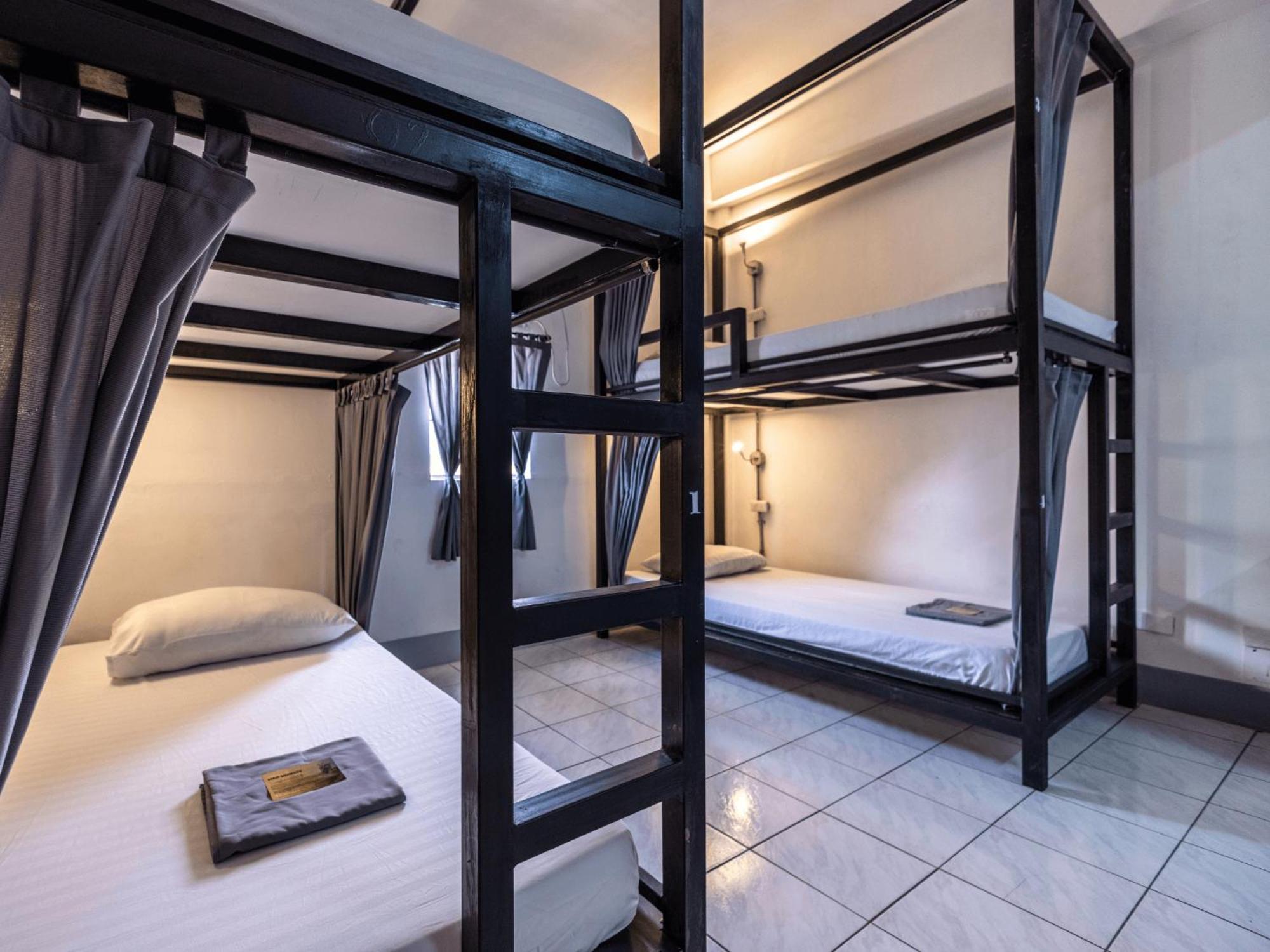 Mad Monkey Cebu City (Adults Only) Hostel Buitenkant foto