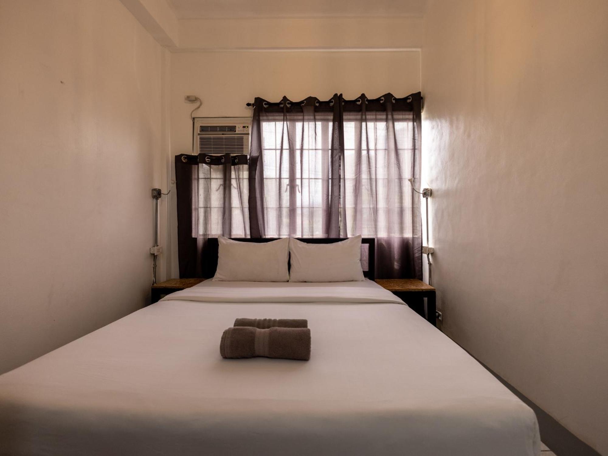 Mad Monkey Cebu City (Adults Only) Hostel Buitenkant foto