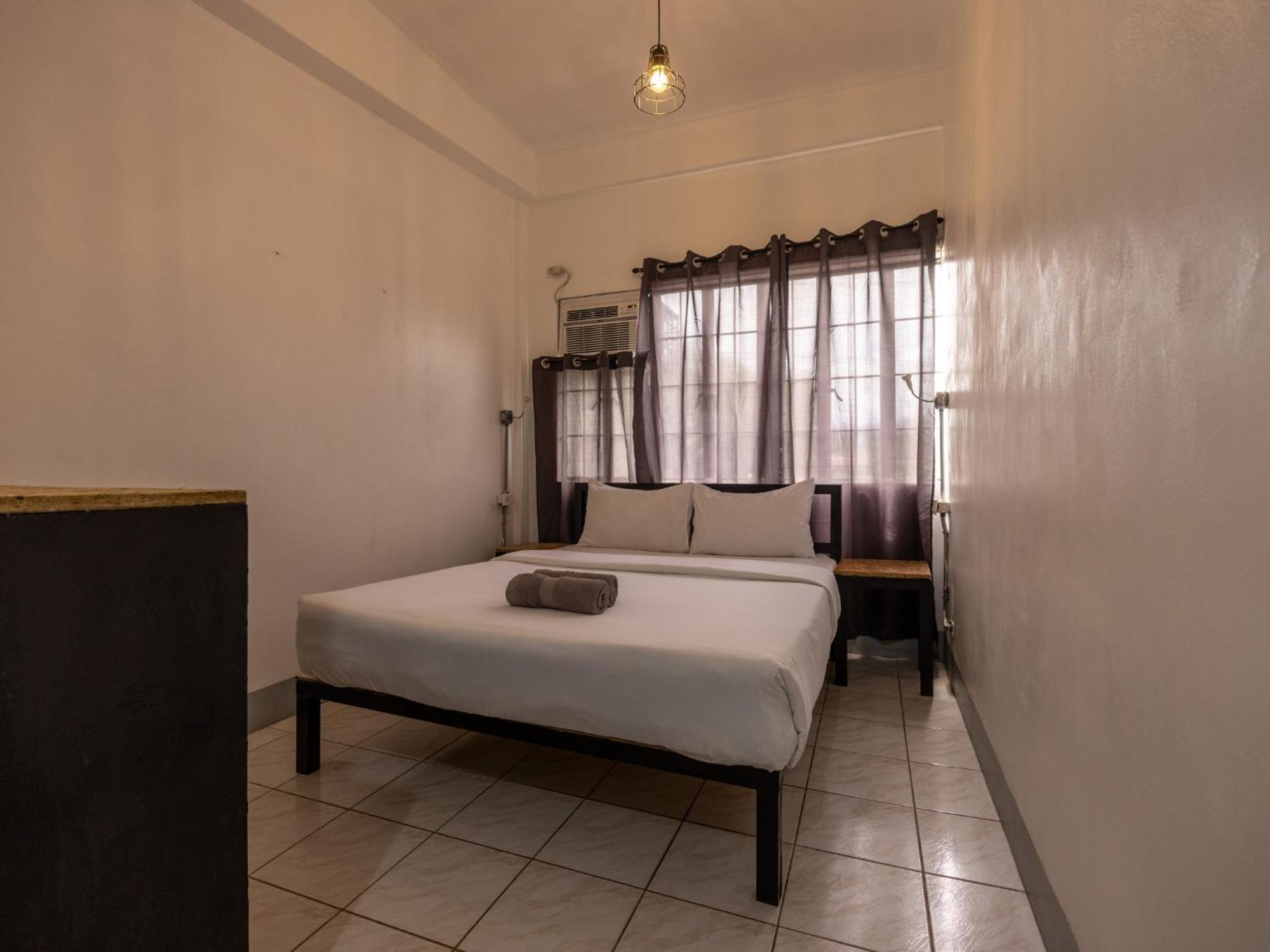 Mad Monkey Cebu City (Adults Only) Hostel Buitenkant foto