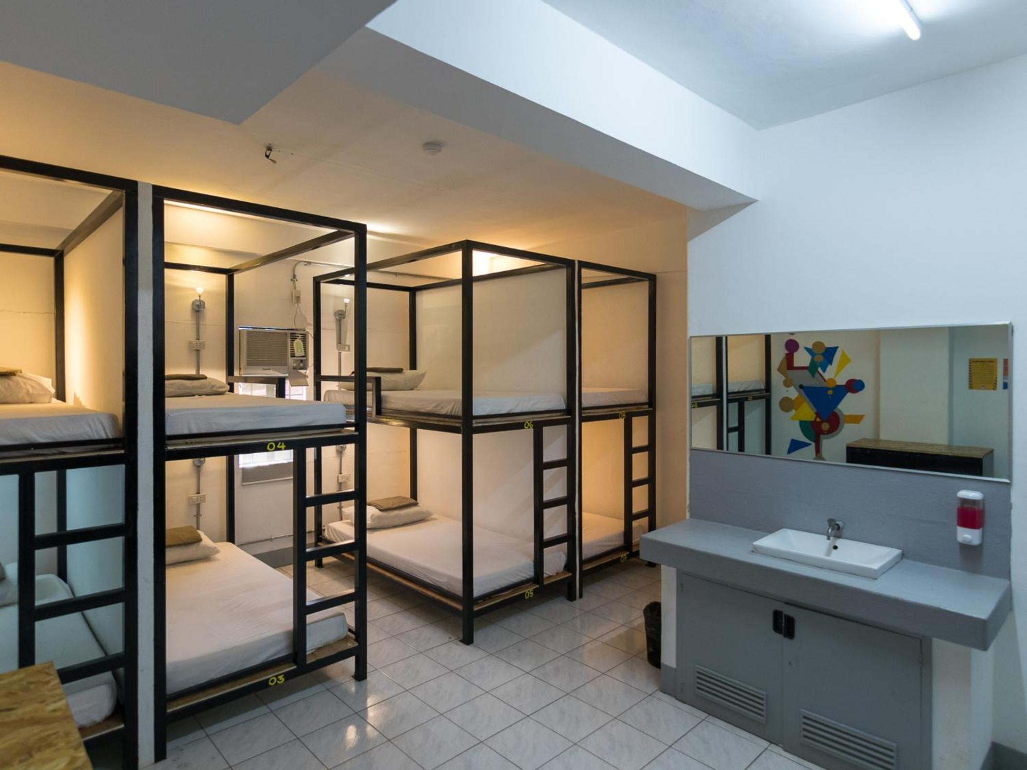 Mad Monkey Cebu City (Adults Only) Hostel Buitenkant foto